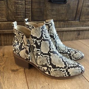Women’s MIA Booties. Size 7.5